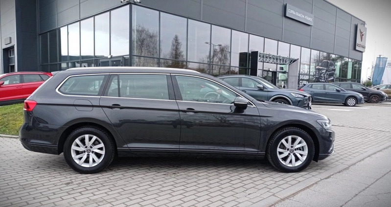 Volkswagen Passat cena 87900 przebieg: 120905, rok produkcji 2020 z Kraków małe 232